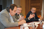 MUDr. Jiří Běhounek, hejtman Kraje Vysočina (uprostřed) zahajuje tiskovou konferenci.
